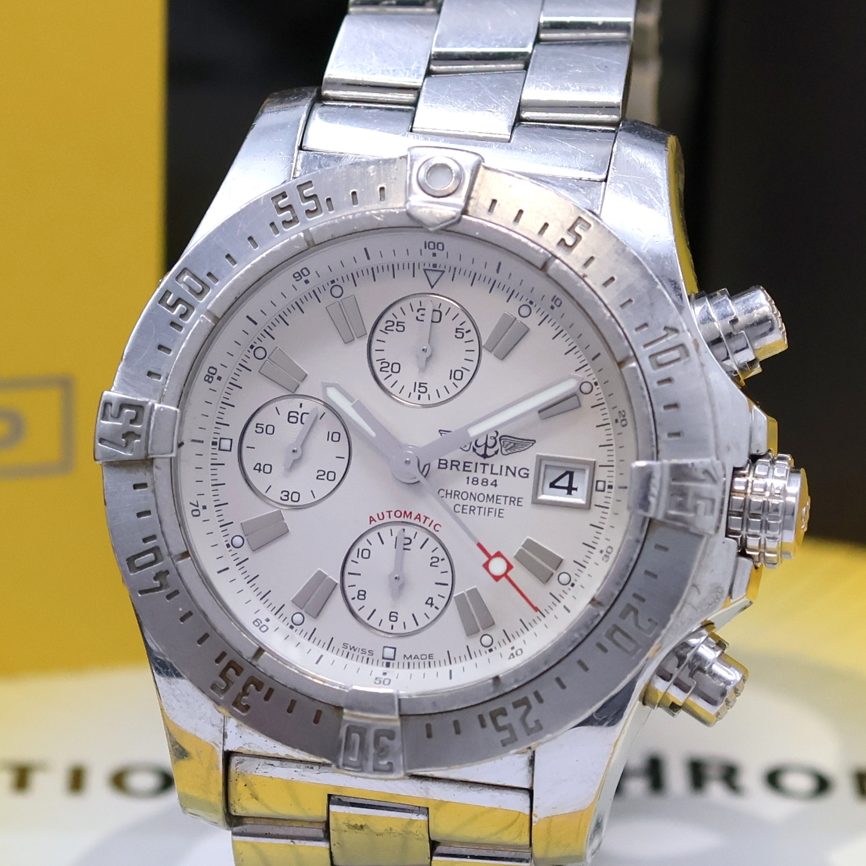 Detail a: BREITLING Avenger Skyland Herrenchronograph Referenz A13380, Schweiz verk. lt. beil. Pap. 06/2011, Automatik, Edelstahlgeh. inkl. orig. Pilotband m. ...