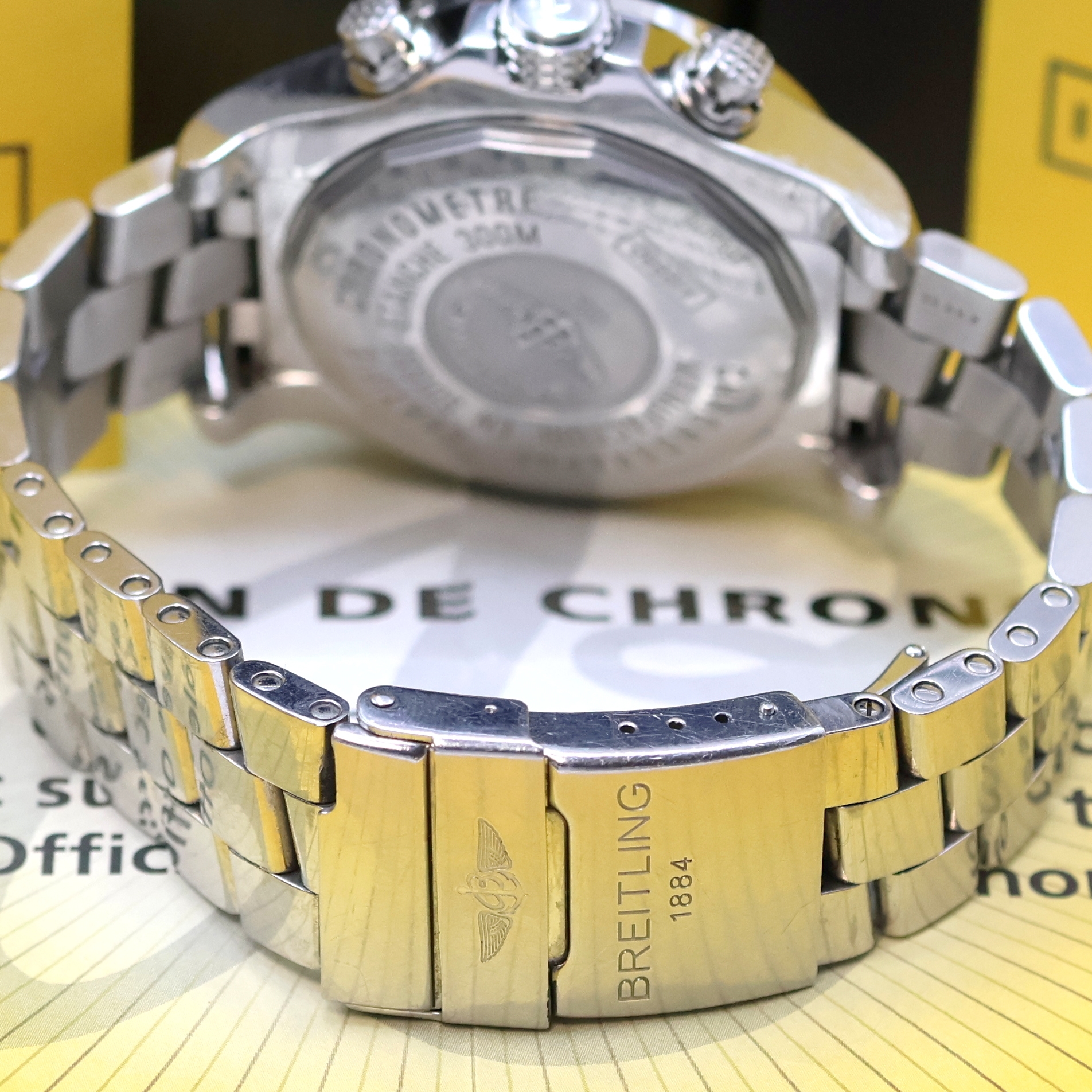 Detail b: BREITLING Avenger Skyland Herrenchronograph Referenz A13380, Schweiz verk. lt. beil. Pap. 06/2011, Automatik, Edelstahlgeh. inkl. orig. Pilotband m. ...