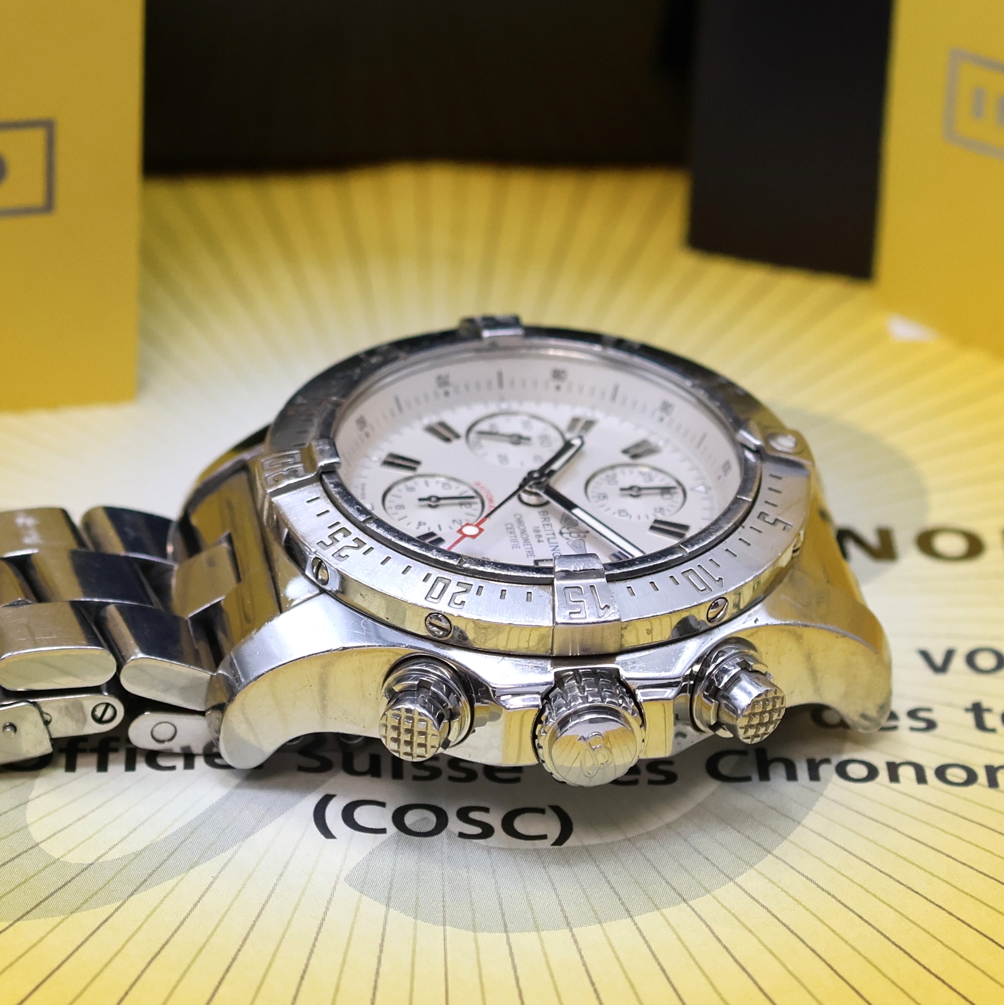 Detail c: BREITLING Avenger Skyland Herrenchronograph Referenz A13380, Schweiz verk. lt. beil. Pap. 06/2011, Automatik, Edelstahlgeh. inkl. orig. Pilotband m. ...