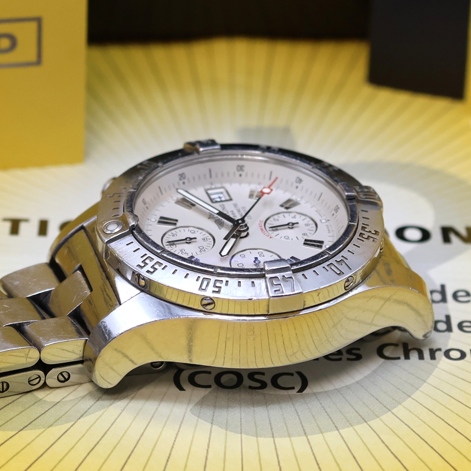 Detail d: BREITLING Avenger Skyland Herrenchronograph Referenz A13380, Schweiz verk. lt. beil. Pap. 06/2011, Automatik, Edelstahlgeh. inkl. orig. Pilotband m. ...