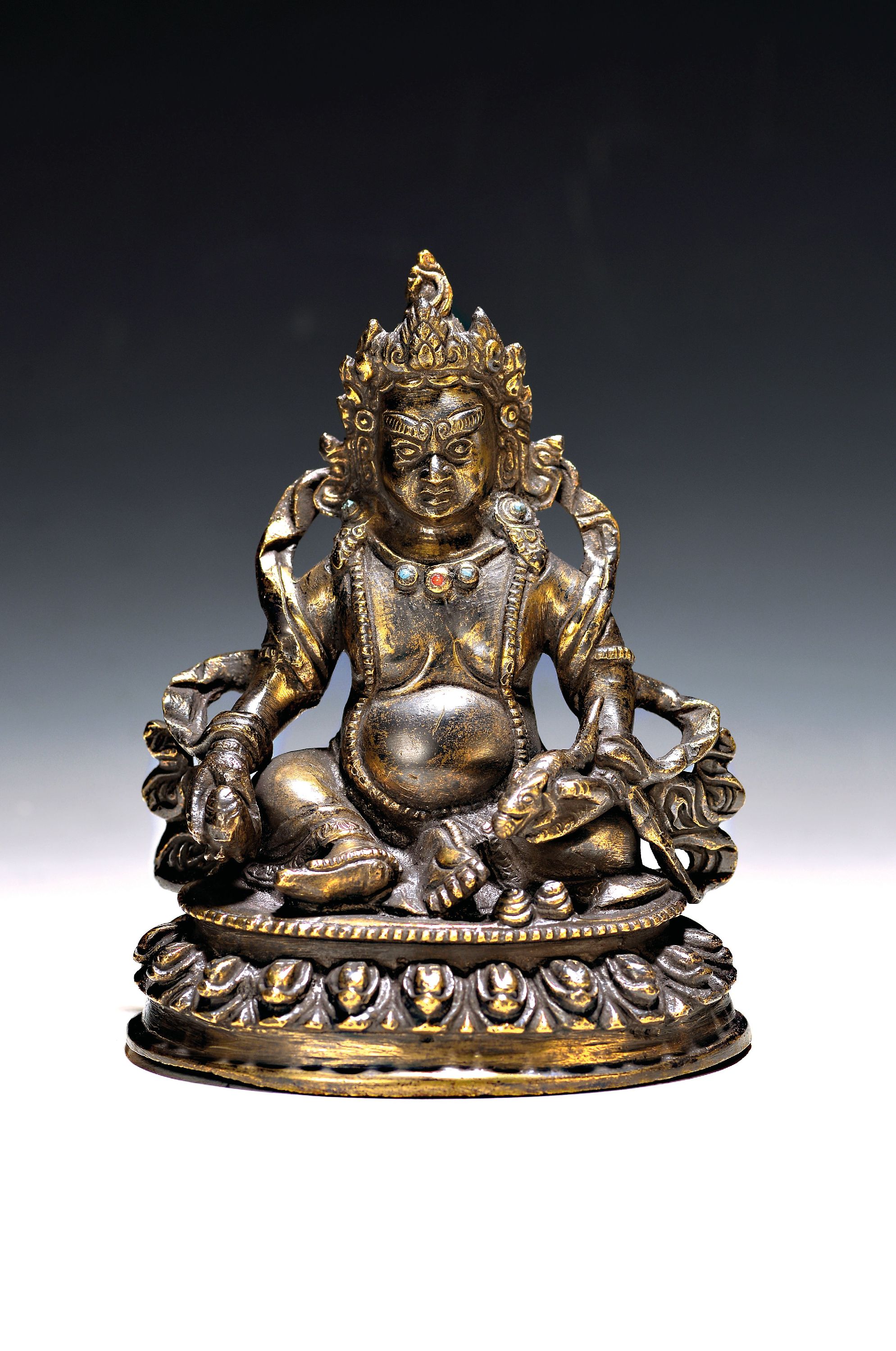Image 27041156 - Bronzefigur, Mahakala, Mongolei, mit roten und blauen Glassteinen, H. ca. 15 cm, B. 12 cm