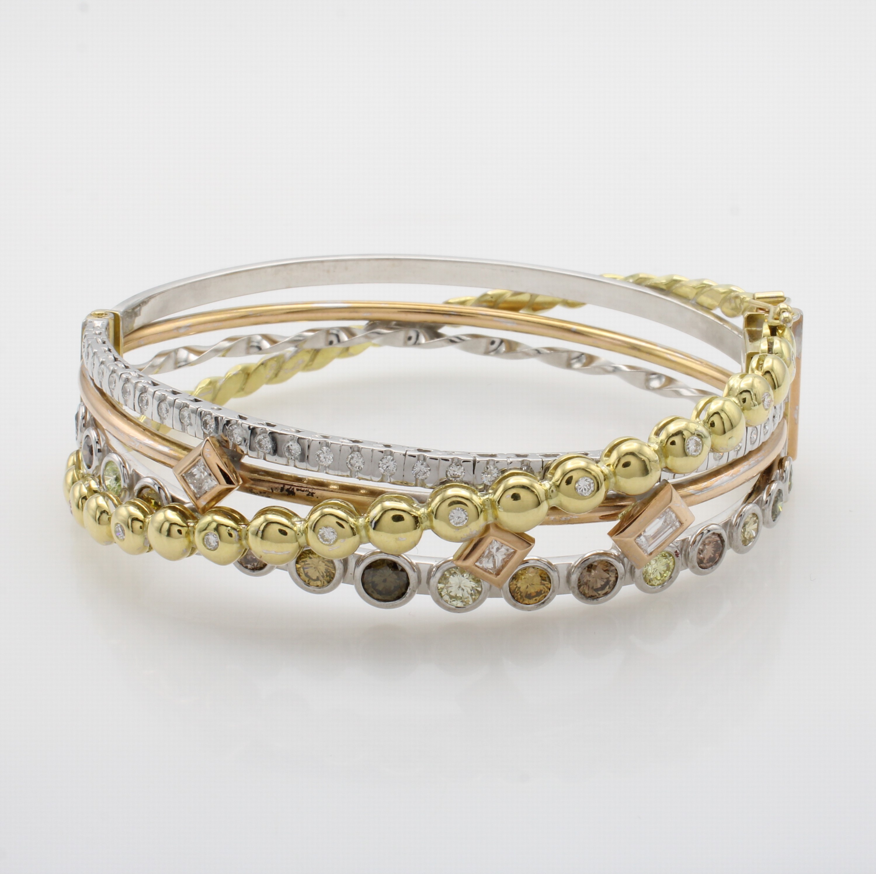 Image 27041166 - Armreif mit Diamanten und Brillanten, GG/WG/RG 750/000, Diam. in versch. Schliffarten u. ...