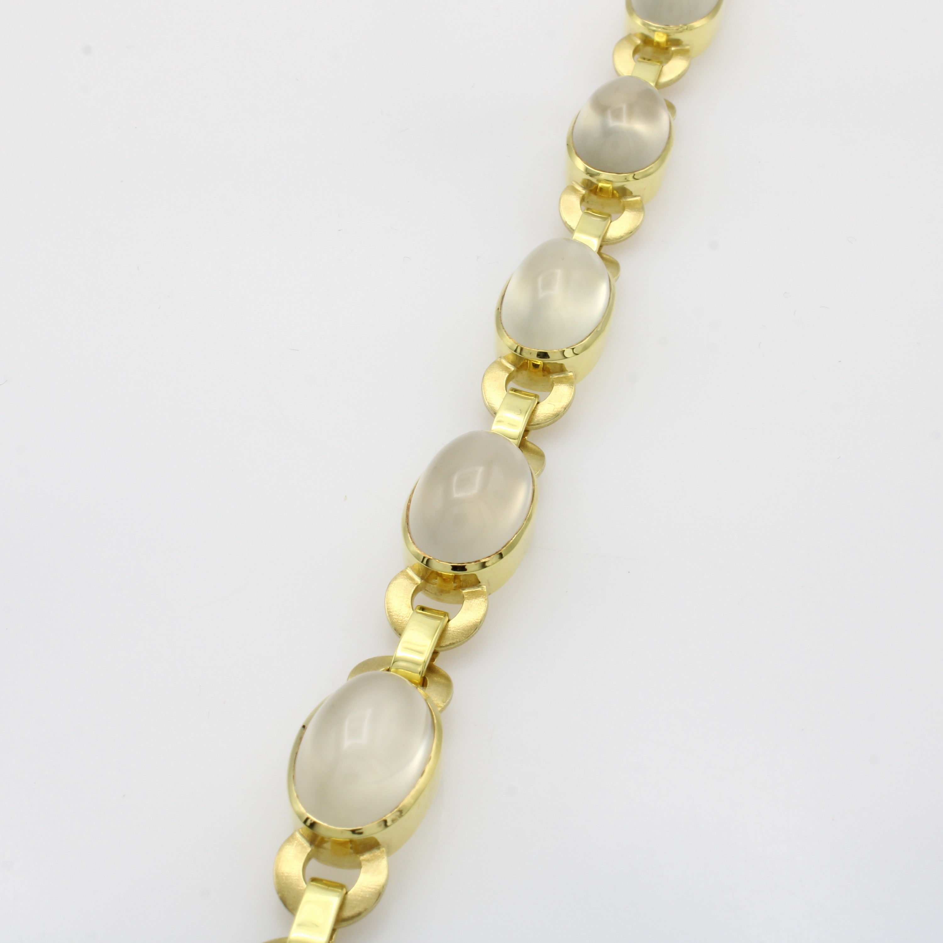Image 27041171 - Gliederarmband mit Mondsteinen, GG 585/000, z.T. matt., ovale Mondsteine zus. ca. 63 ct, ...