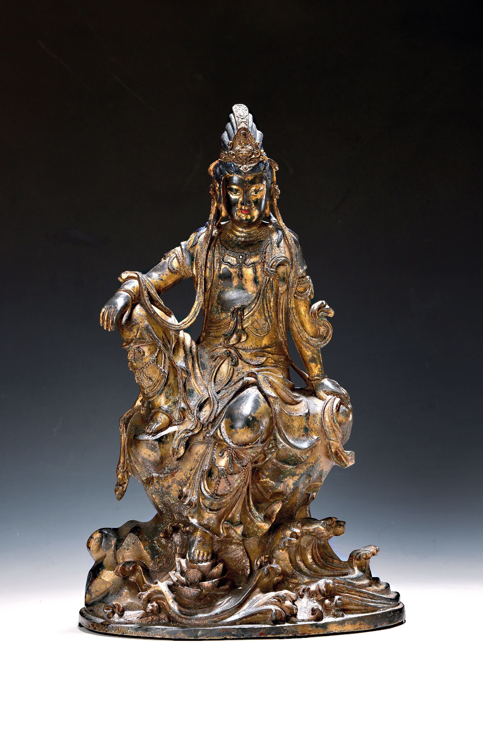 Image 27041183 - Große Guanyin/Guan Yin, China, wohl um 1900, Bronze, auf erhöhtem Felsvorsprung ...