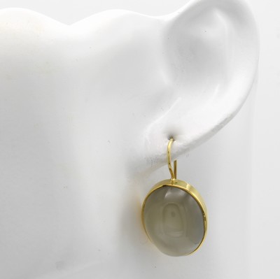 27041174a - Paar Ohrhaken mit Mondsteinen, GG 585/000, 2 ovale, graue Mondsteine zus. ca. 50 ct ...