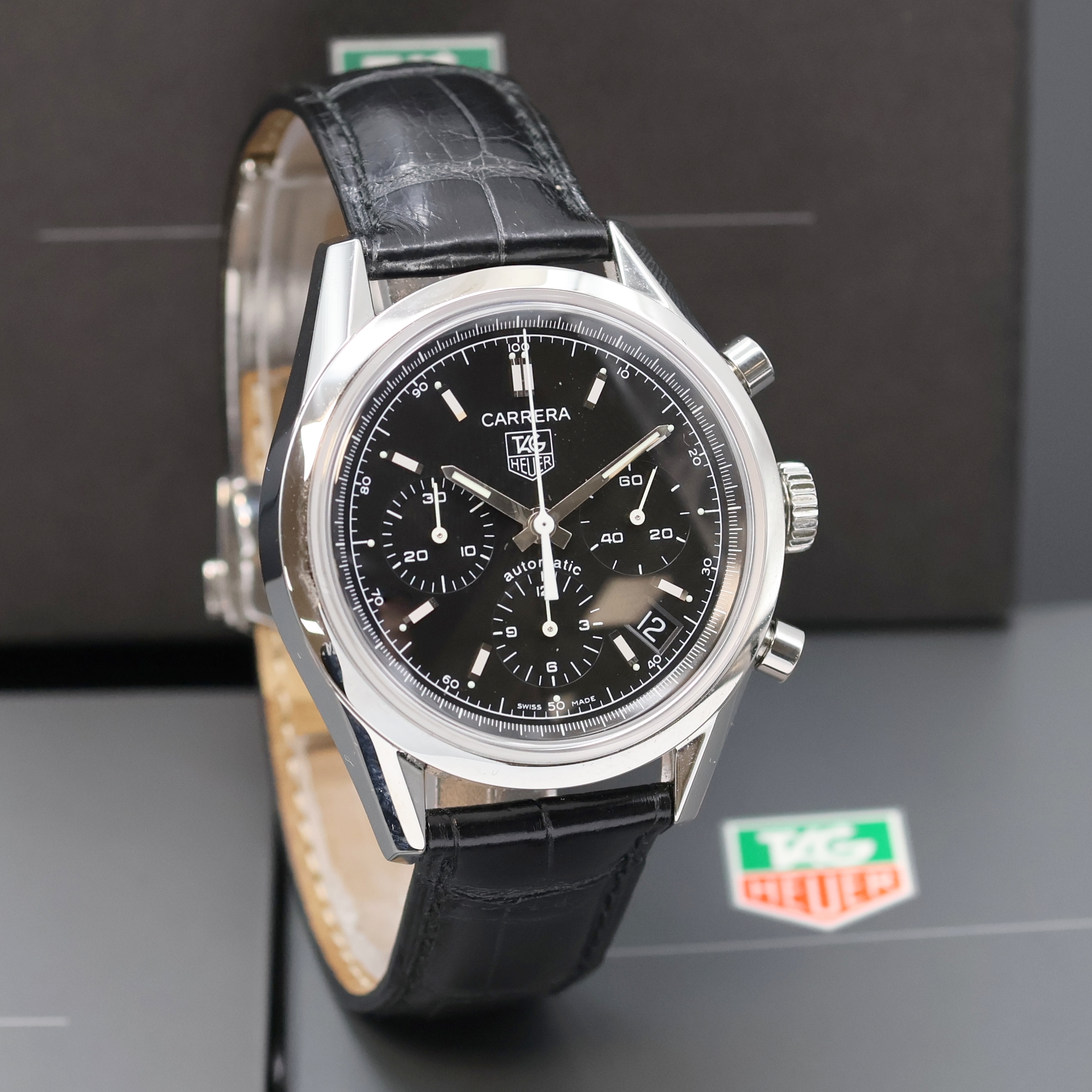 Detail b: TAG HEUER Armbandchronograph Carrera Referenz CV2111, Automatik, Edelstahlgeh. inkl. orig. Lederband m. orig. Faltschl., Boden verschr., schwarzes ...