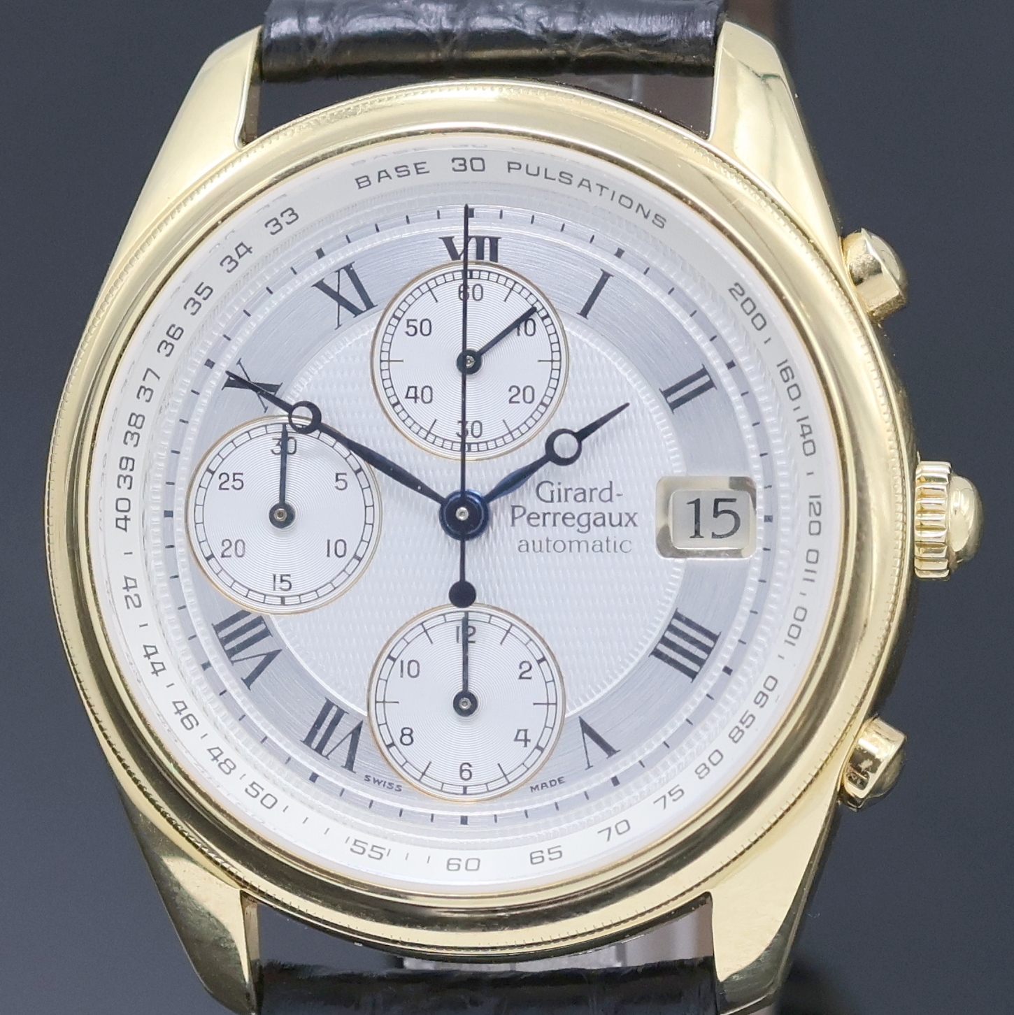 Detail a: GIRARD PERREGAUX Armbandchronograph in GG 750/000 Referenz 4910, Automatik, Schweiz um 1990, 3-teil. Geh. inkl. orig. Lederband mit orig. GG 750/000 ...