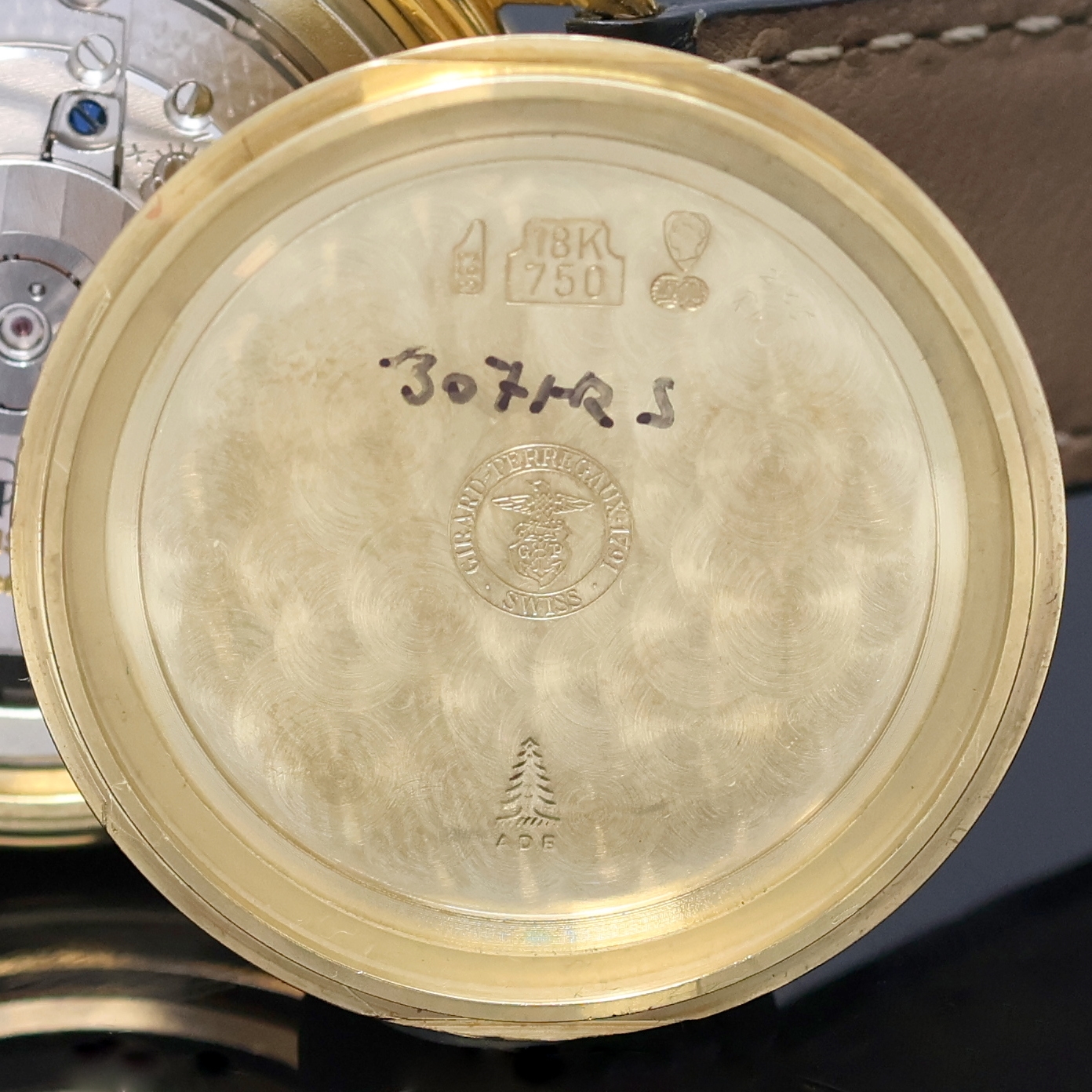 Detail h: GIRARD PERREGAUX Armbandchronograph in GG 750/000 Referenz 4910, Automatik, Schweiz um 1990, 3-teil. Geh. inkl. orig. Lederband mit orig. GG 750/000 ...