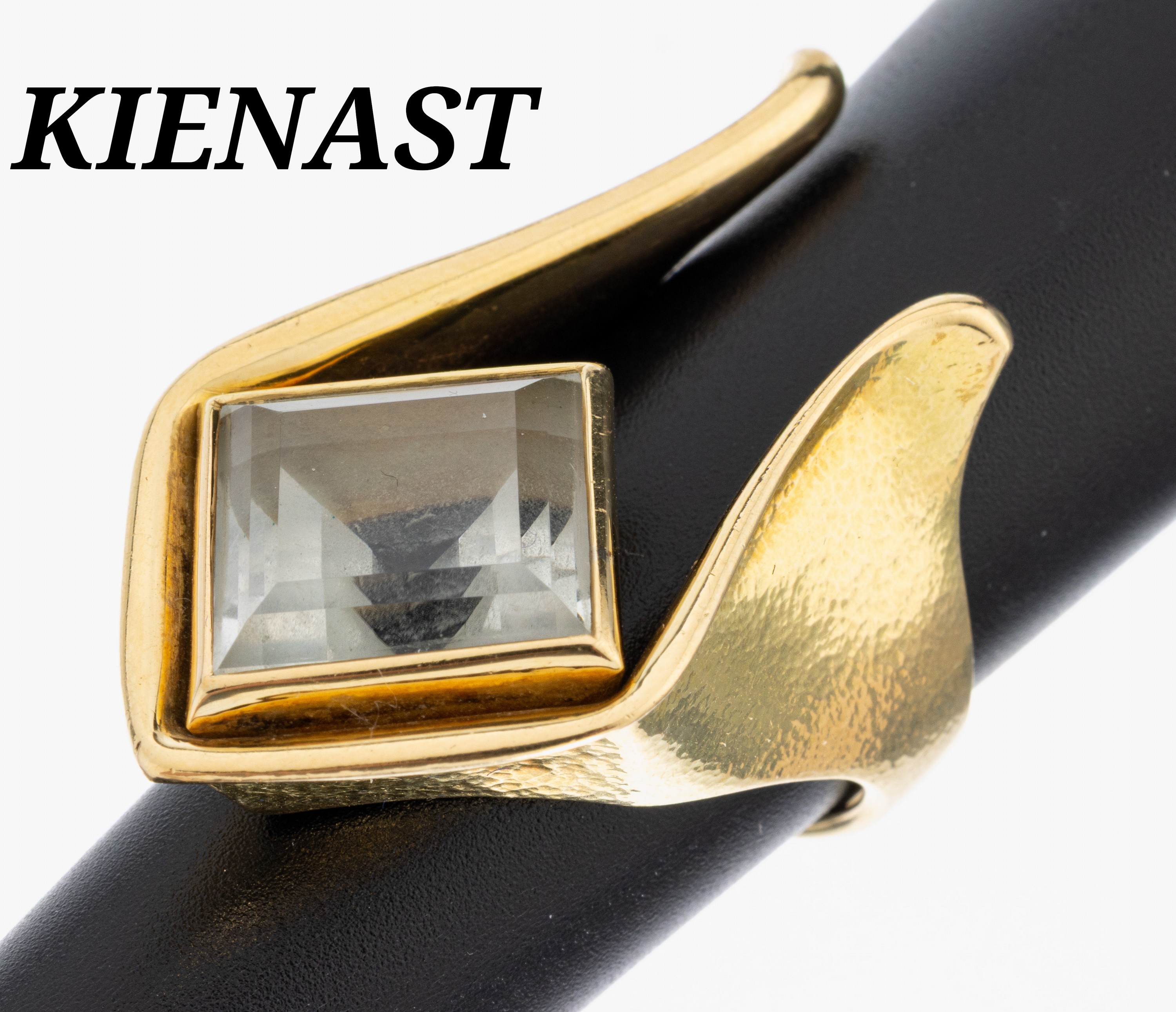 Image 27041235 - Ausgefallener 18 kt Gold Topas-Ring, GG 750/000, facett. Topas-Carree (beh.) 10.00 ct, ...