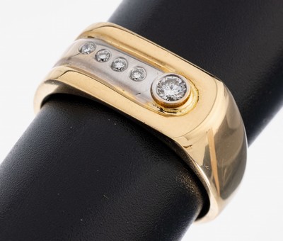 Image 18 kt Gold Brillant-Ring, GG/WG 750/000, 1 Brillant ca. 0.10 ct, 4 Brillanten zus. ca. ...