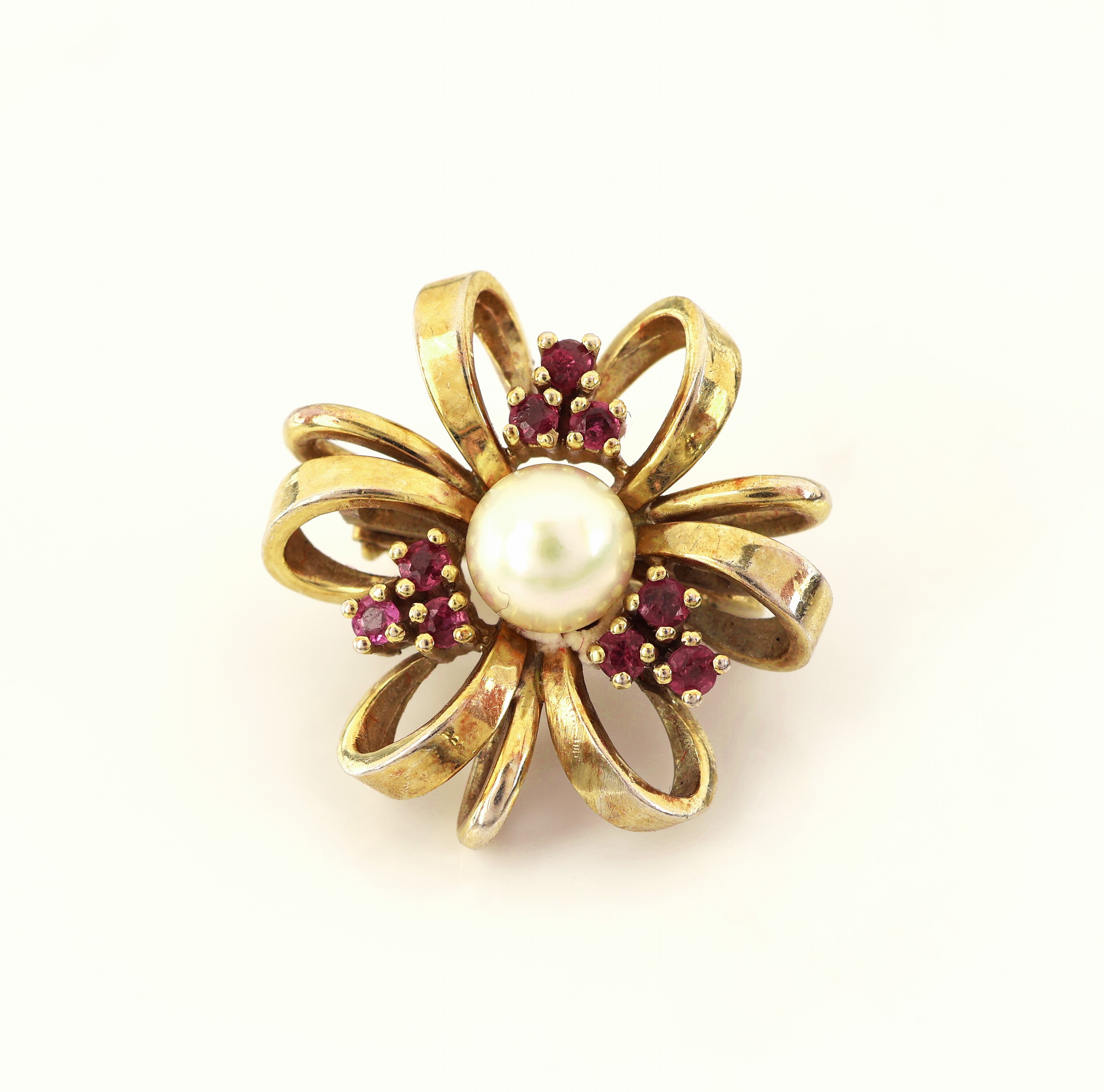 Detail a: 14 kt Gold Rubin-Kettenverkürzer, GG 585/000, mittig kl. Zuchtperle, 9 rundfacett. Rubine zus. ca. 0.25 ct, ca. 6.2 g, an Zuchtperlenkette, endlos, ...