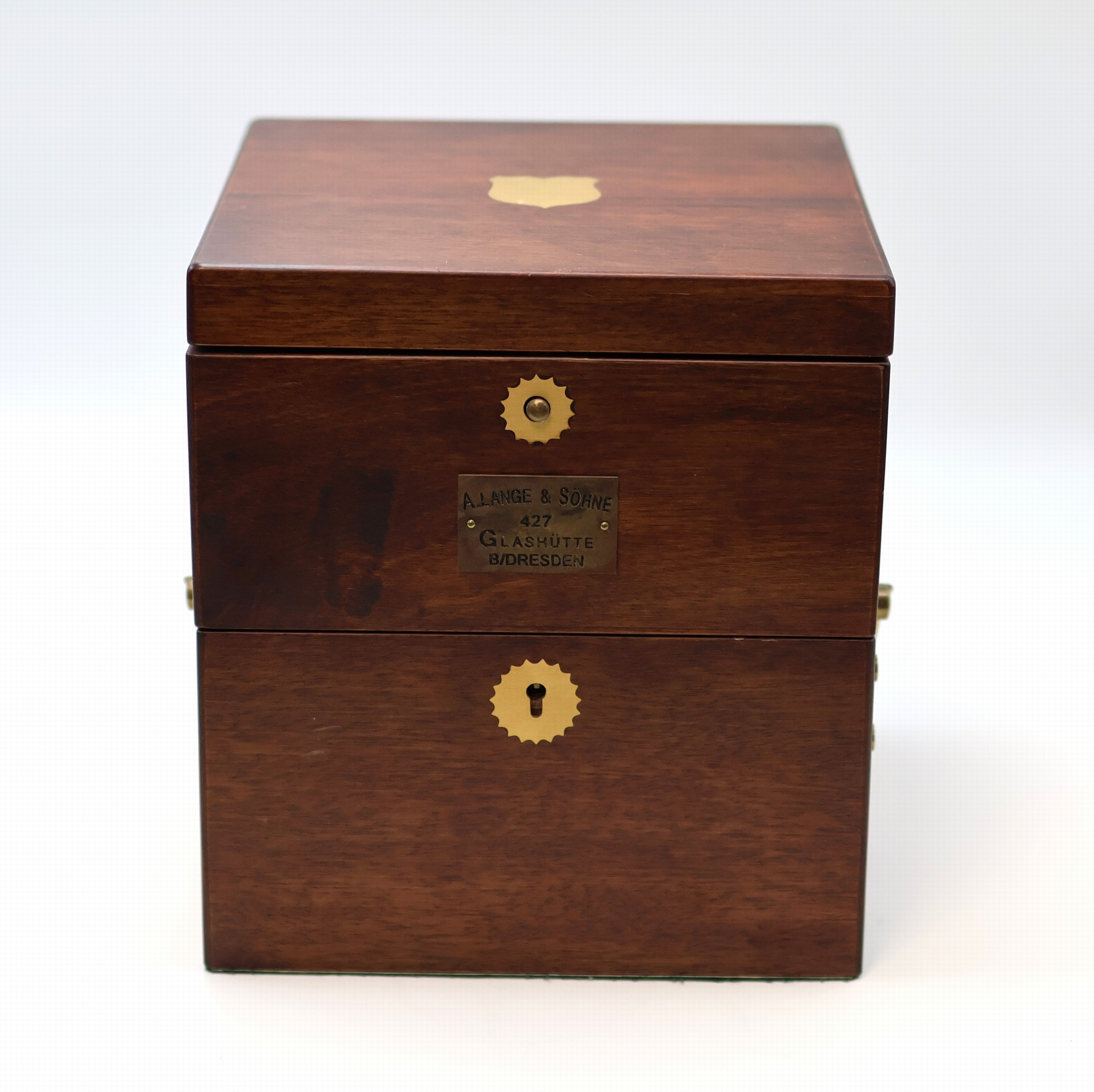 Detail b: A. LANGE & SÖHNE frühes Marinechronometer Nr. 427 in späterer Holzkiste, Deutschland um 1920, kardanisch aufgehängtes Messinggeh., vergl. ...