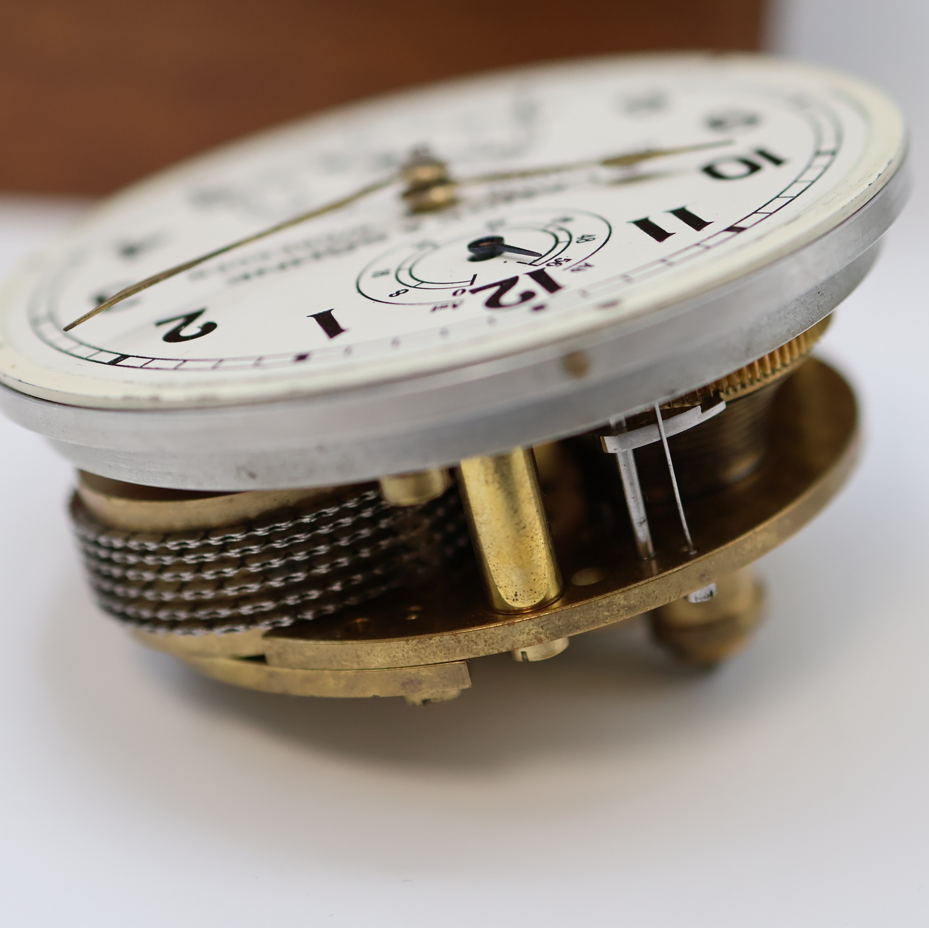 Detail f: A. LANGE & SÖHNE Einheitschronometer Nr. 5812 mit deutschem Hoheitszeichen und Marinenummer, Deutschland um 1945, orig. 2- tlg. Holzkasten, vergl., ...