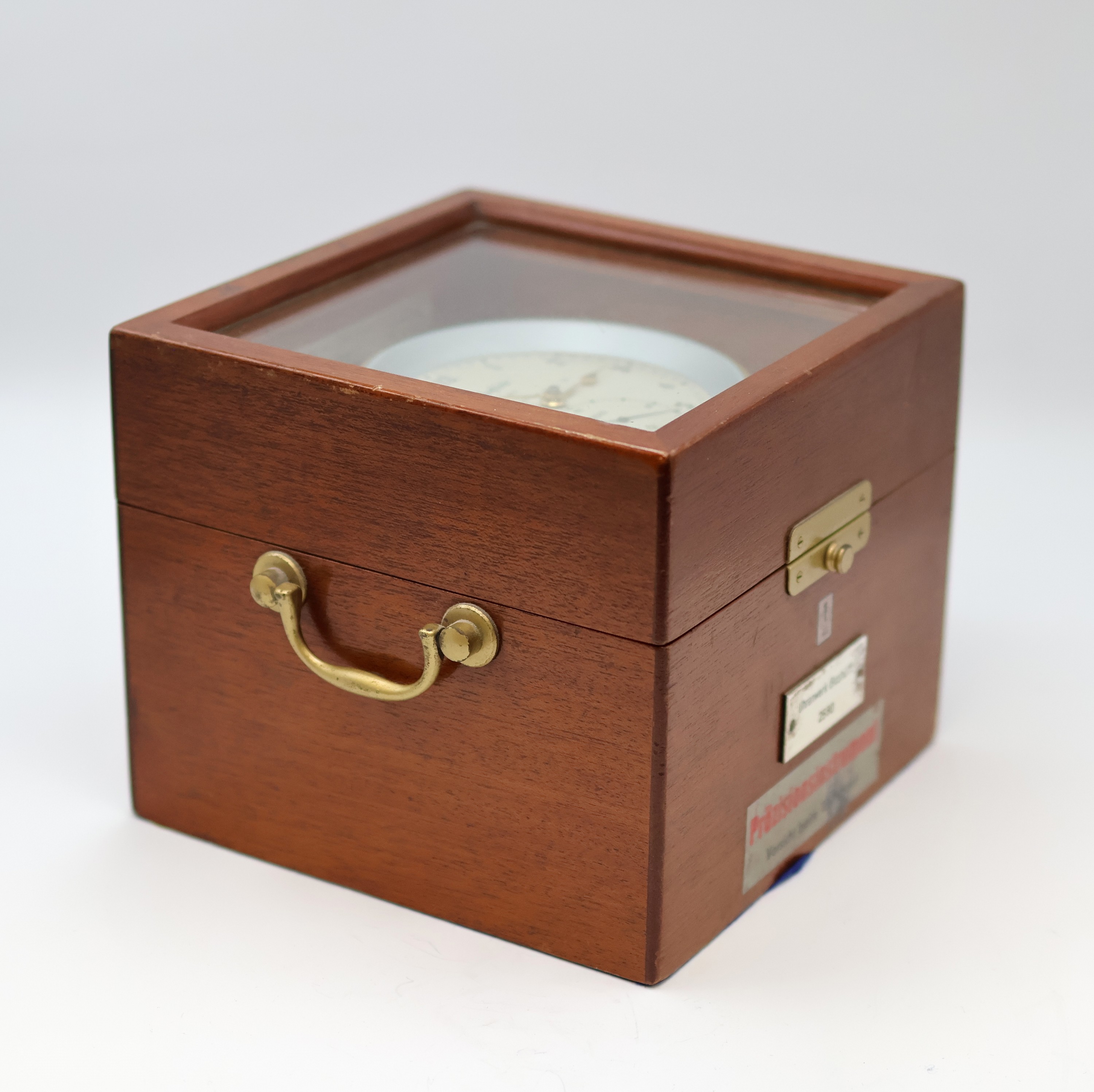 Detail c: Glashütte Quartz Marinechronometer Type 1-71, DDR um 1980, 2-tlg. vergl. Holzkasten, seitl. Tragegriffe, silb. Zifferbl. m. arab. Zahlen, ...