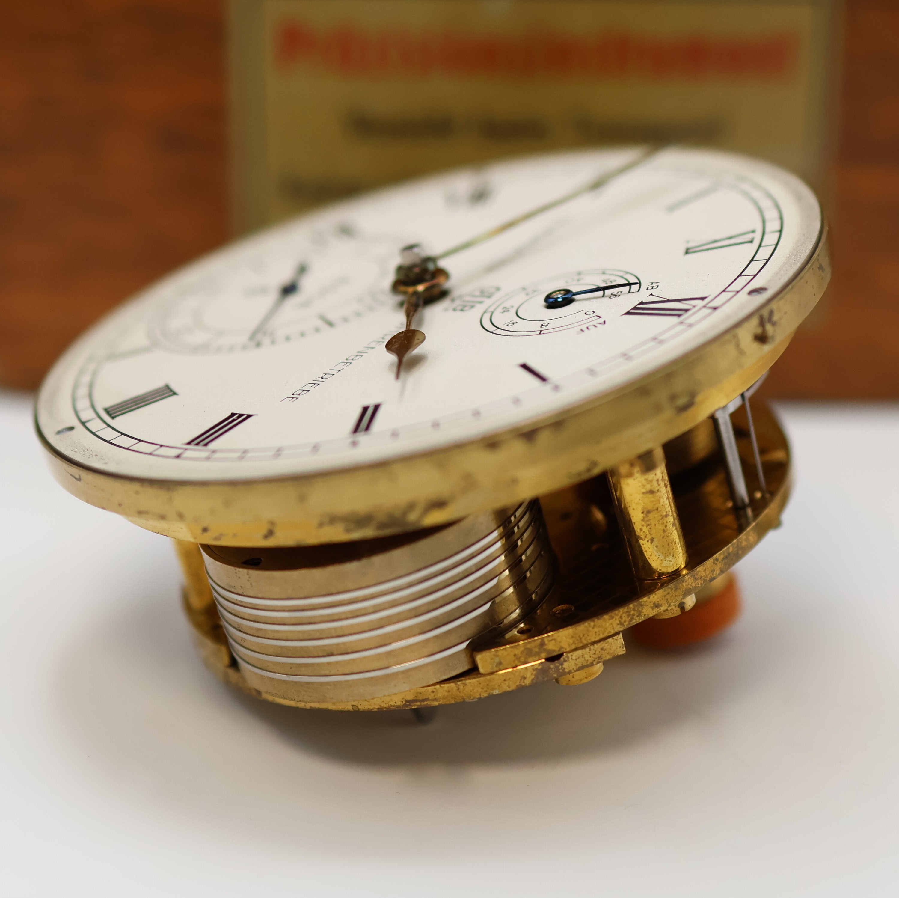 Detail g: GUB Marinechronometer Nr. 8308 mit Chronometer-Tagebuch der MS "Ledingerland", DDR um 1964, facett-vergl. 2-tlg. Holzkasten, kardanisch ...