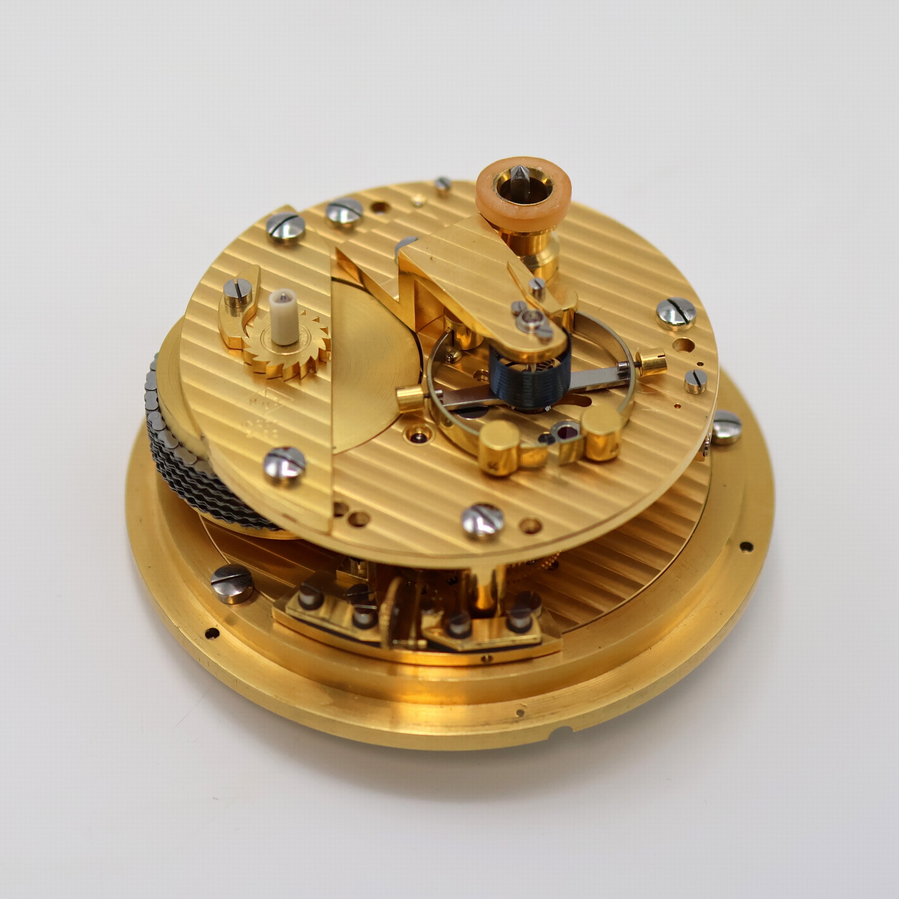 Detail c: 1. Moskauer Uhrenfabrik Nummer 207 frühes Marinechronometer, UDSSR um 1952, 3-tlg. Holzkasten, seitl. Tragegriffe, kardanisch aufgehängtes ...