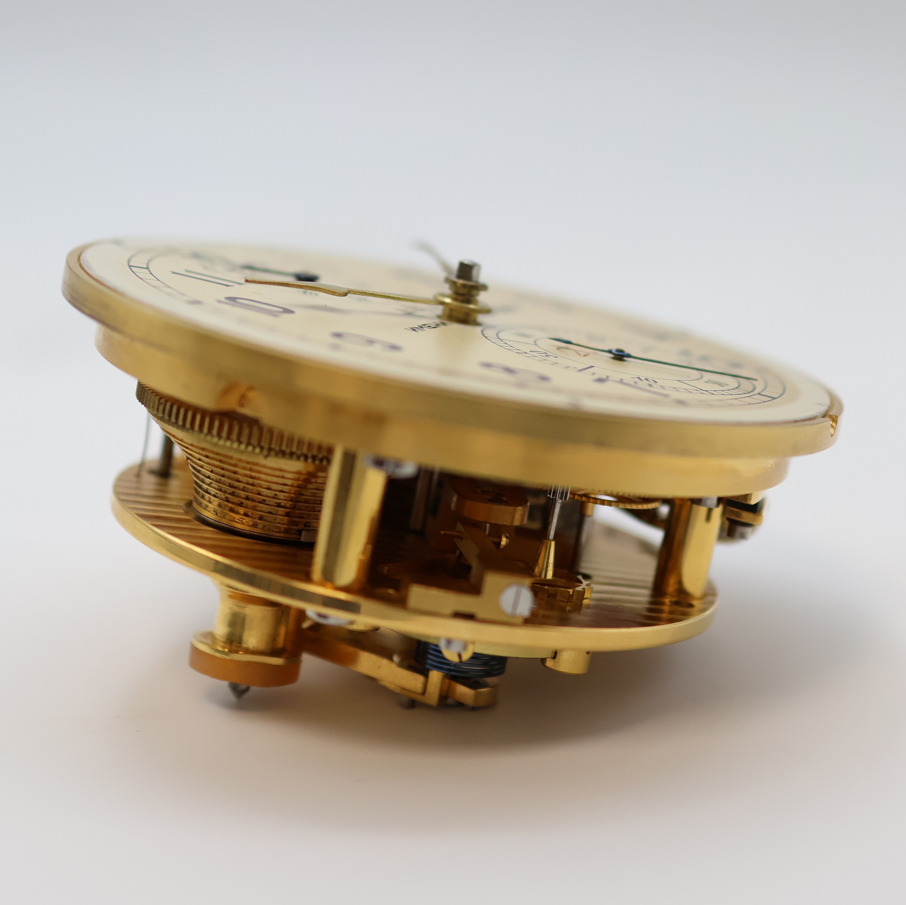 Detail g: 1. Moskauer Uhrenfabrik Nummer 207 frühes Marinechronometer, UDSSR um 1952, 3-tlg. Holzkasten, seitl. Tragegriffe, kardanisch aufgehängtes ...