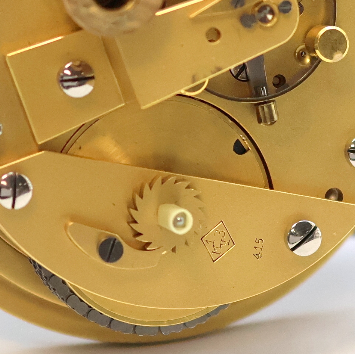 Detail f: 1. Moskauer Uhrenfabrik Marinechronometer Nummer 415 mit Lange-Rohwerk, UDSSR um 1953, 3-tlg. Holzkasten m. Signatur- u. Nummer- Plakette(415), ...