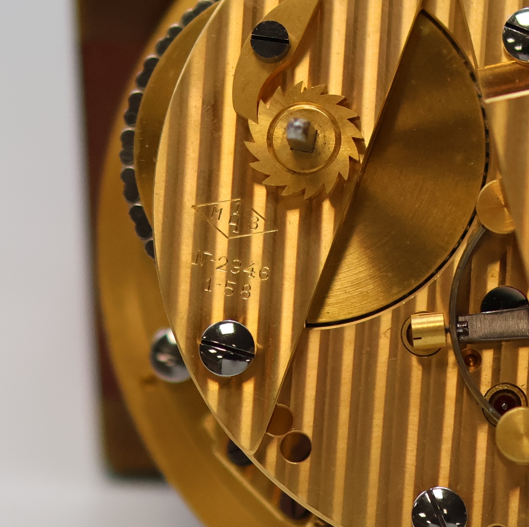 Detail f: 1. Moskauer Uhrenfabrik Marinechronometer, UDSSR um 1958, 3-tlg. Holzbox, seitl. Tragegriffe, kardanisch aufgehängtes Messinggeh., Lünette ...
