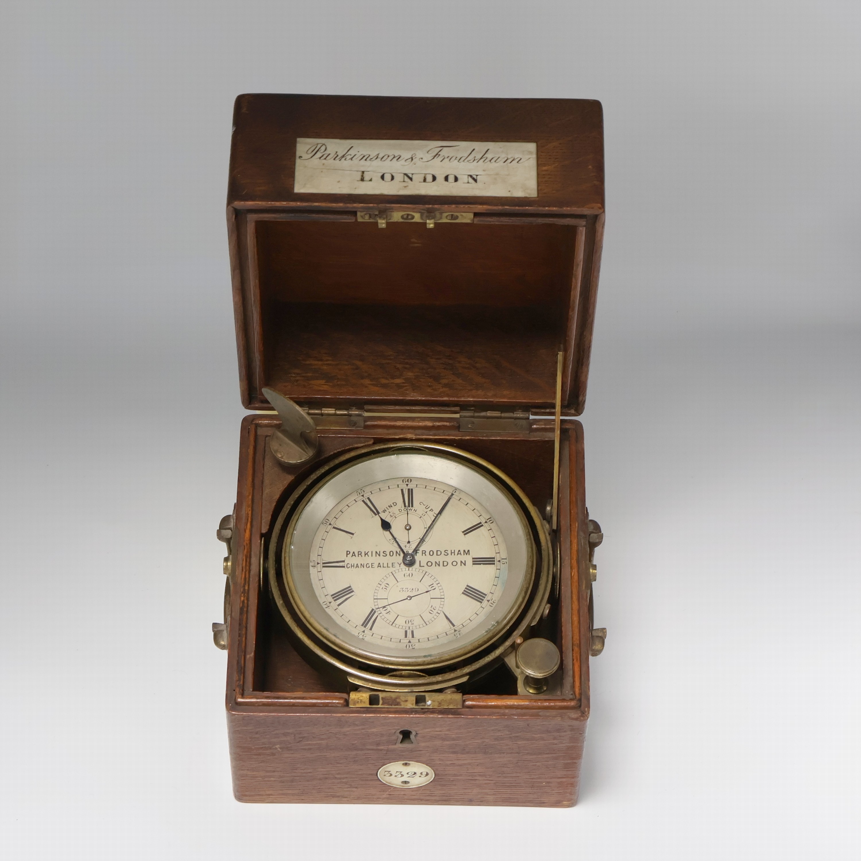 Image 27041670 - PARKINSON & FRODSHAM kleines Marinechronometer im Eichenkasten, England um 1840, 2-tlg. ...