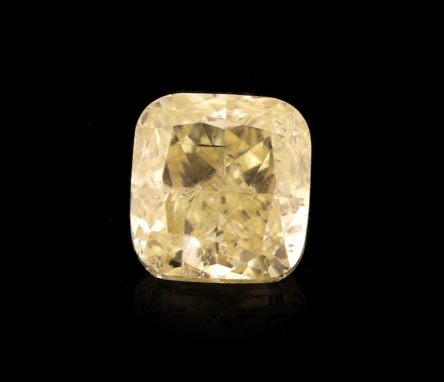 Detail a: Loser Diamant 0.72 ct Natural Fancy light Yellow, modified square cushion cut, IGI Zertifikat