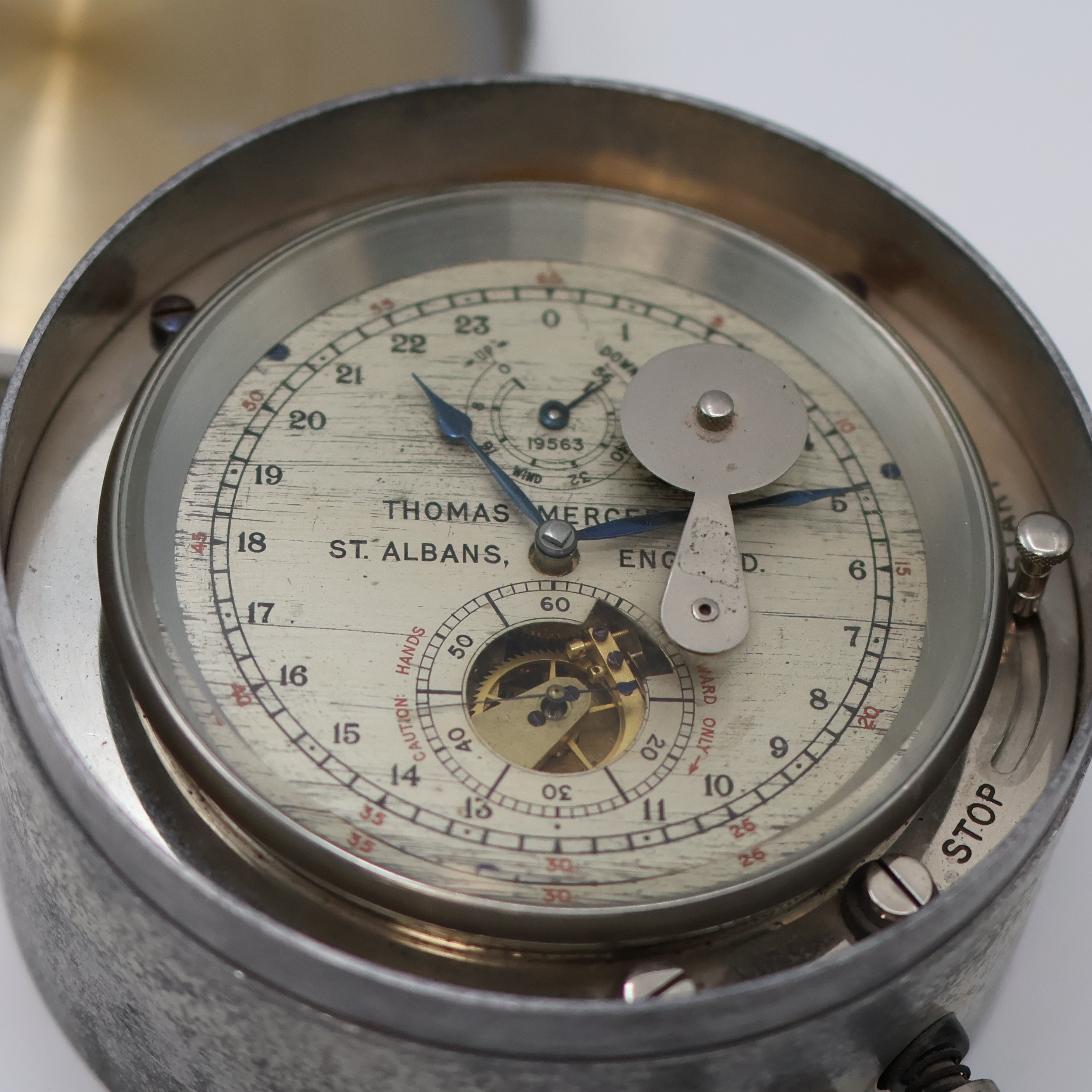 Detail a: THOMAS MERCER Vermessungschronometer in Aluminium Gehäuse, England um 1945, 2-tlg. Geh., seitl. anges. Kontakt-Anschlüsse, einges. Werk m. ...