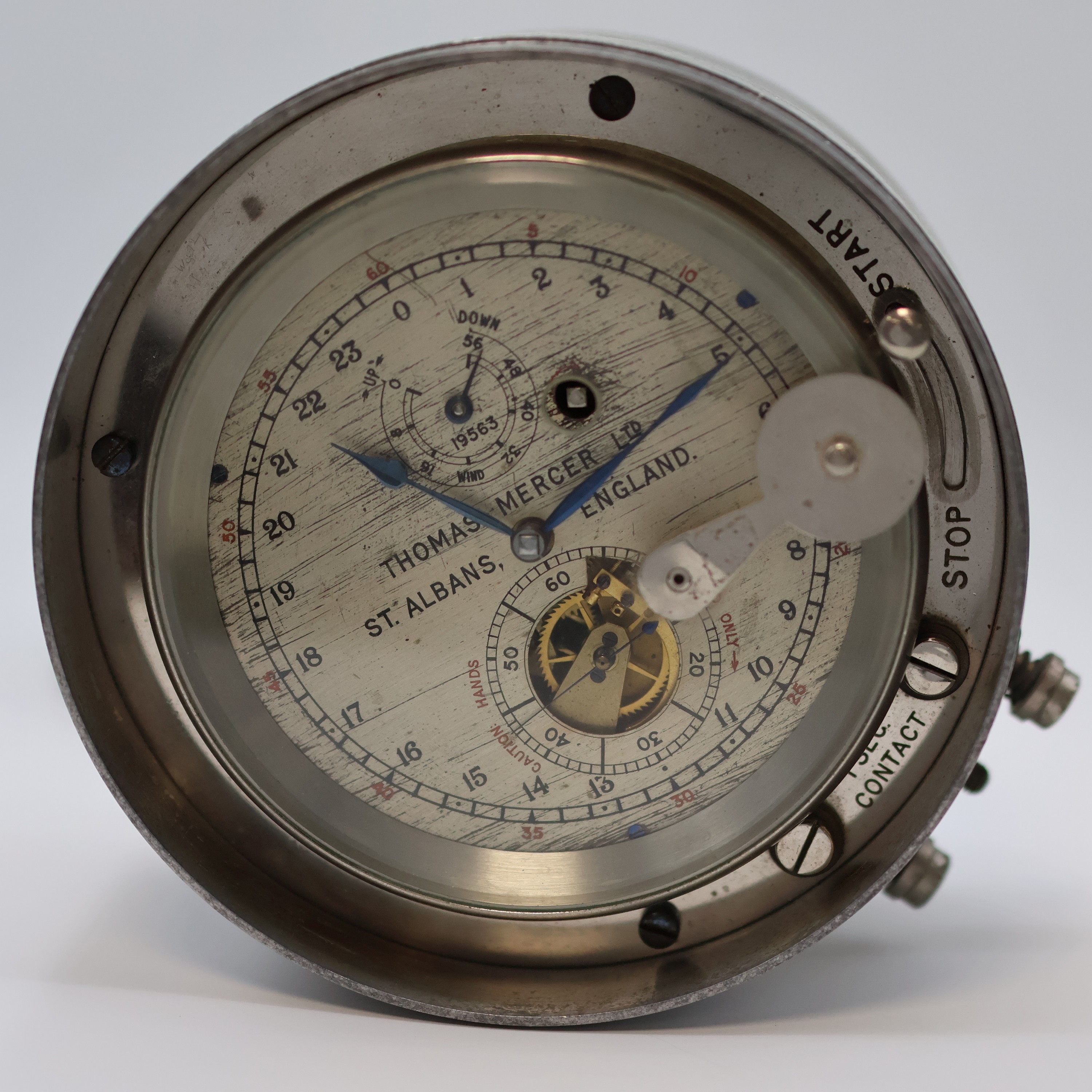 Detail d: THOMAS MERCER Vermessungschronometer in Aluminium Gehäuse, England um 1945, 2-tlg. Geh., seitl. anges. Kontakt-Anschlüsse, einges. Werk m. ...