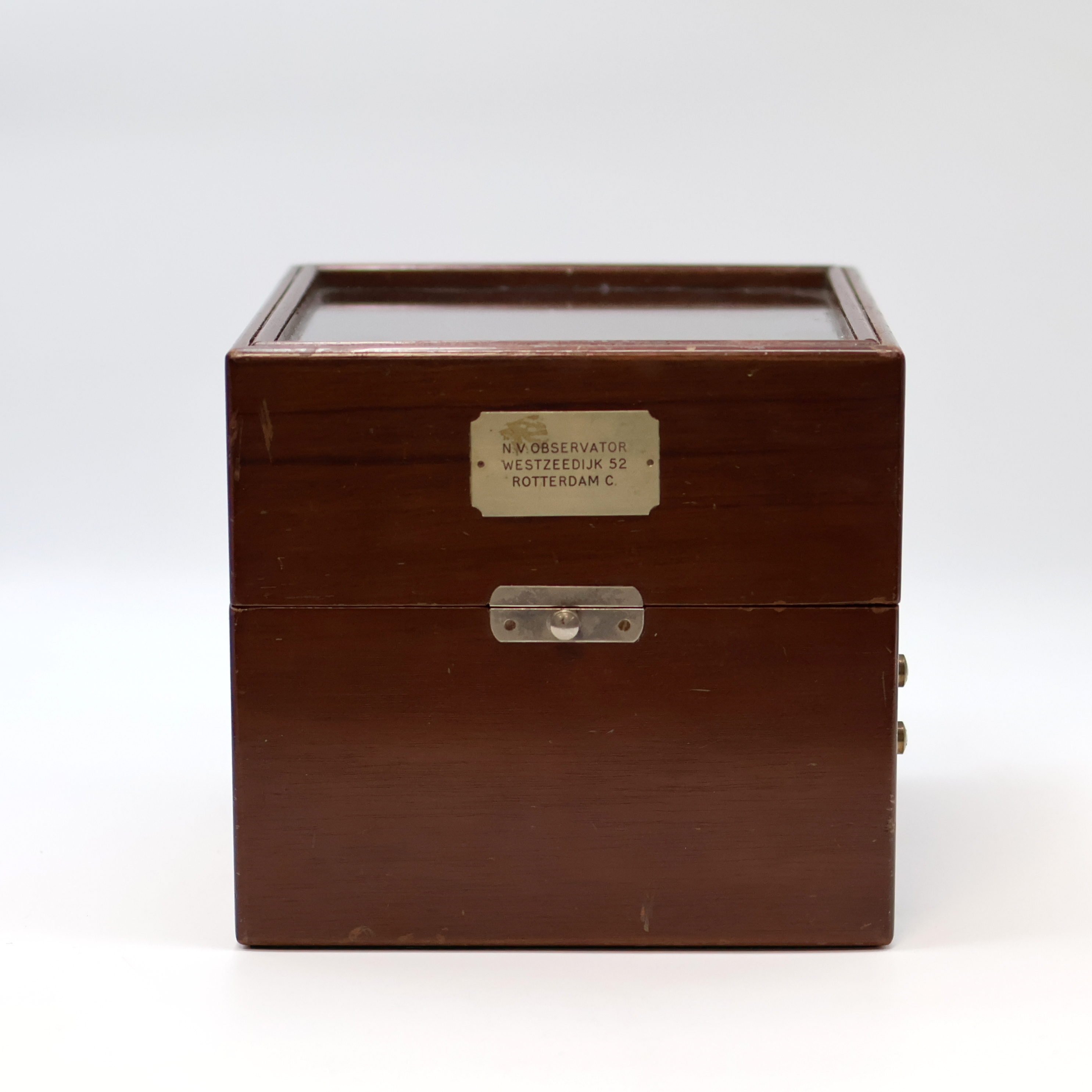 Detail b: THOMAS MERCER Marinechronometer mit Transportbox, England um 1950, vergl., 2- tlg. Holzkasten, Transportbox m. Leder- Trageriemen, kardanisch ...