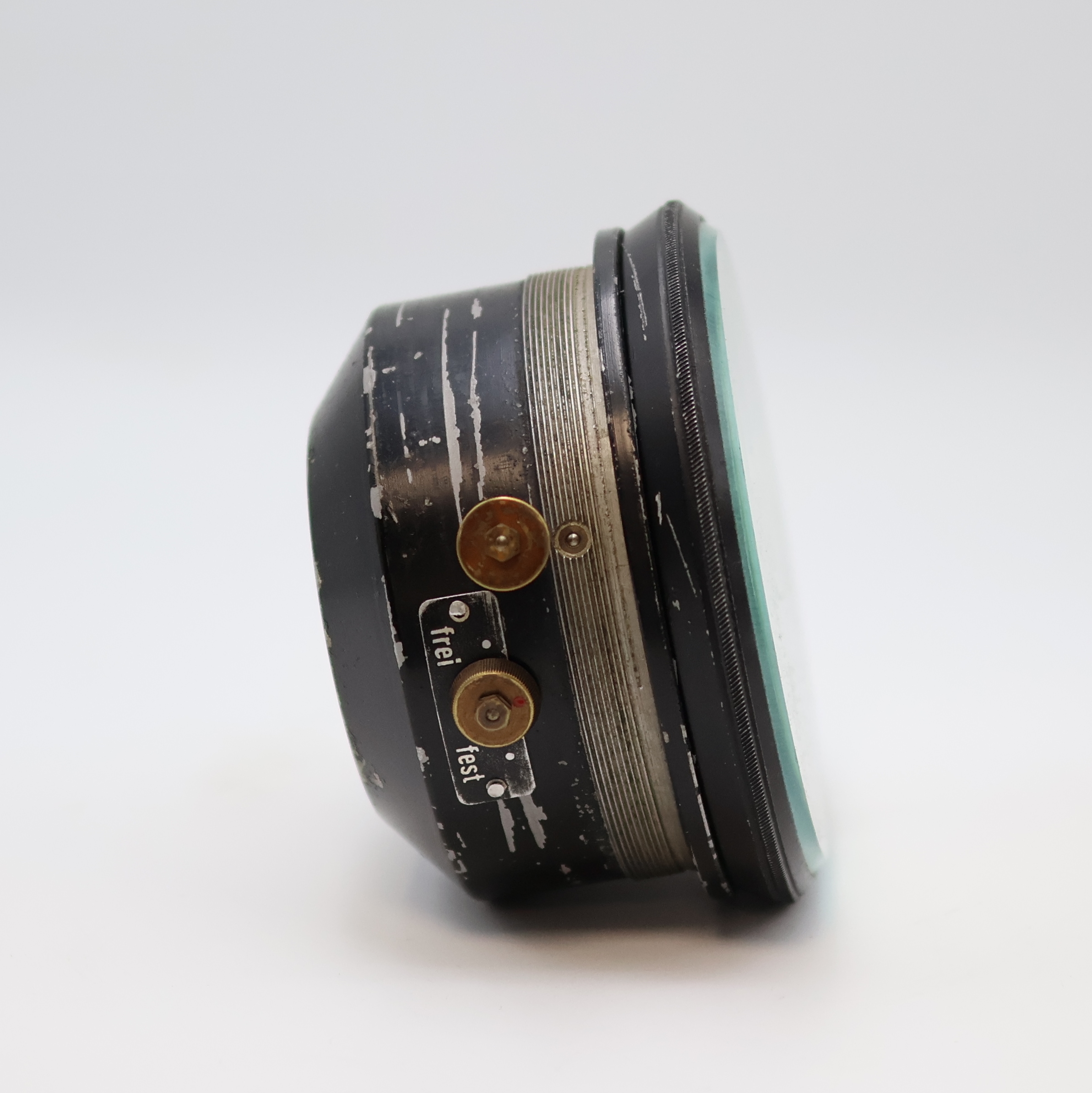 Detail a: WEMPE Chronometerwerke Marinechronometer mit Ankerhemmung ohne Holzkasten, Deutschland um 1942, geschwärztes Aluminium-Geh., Lünette verschr., ...