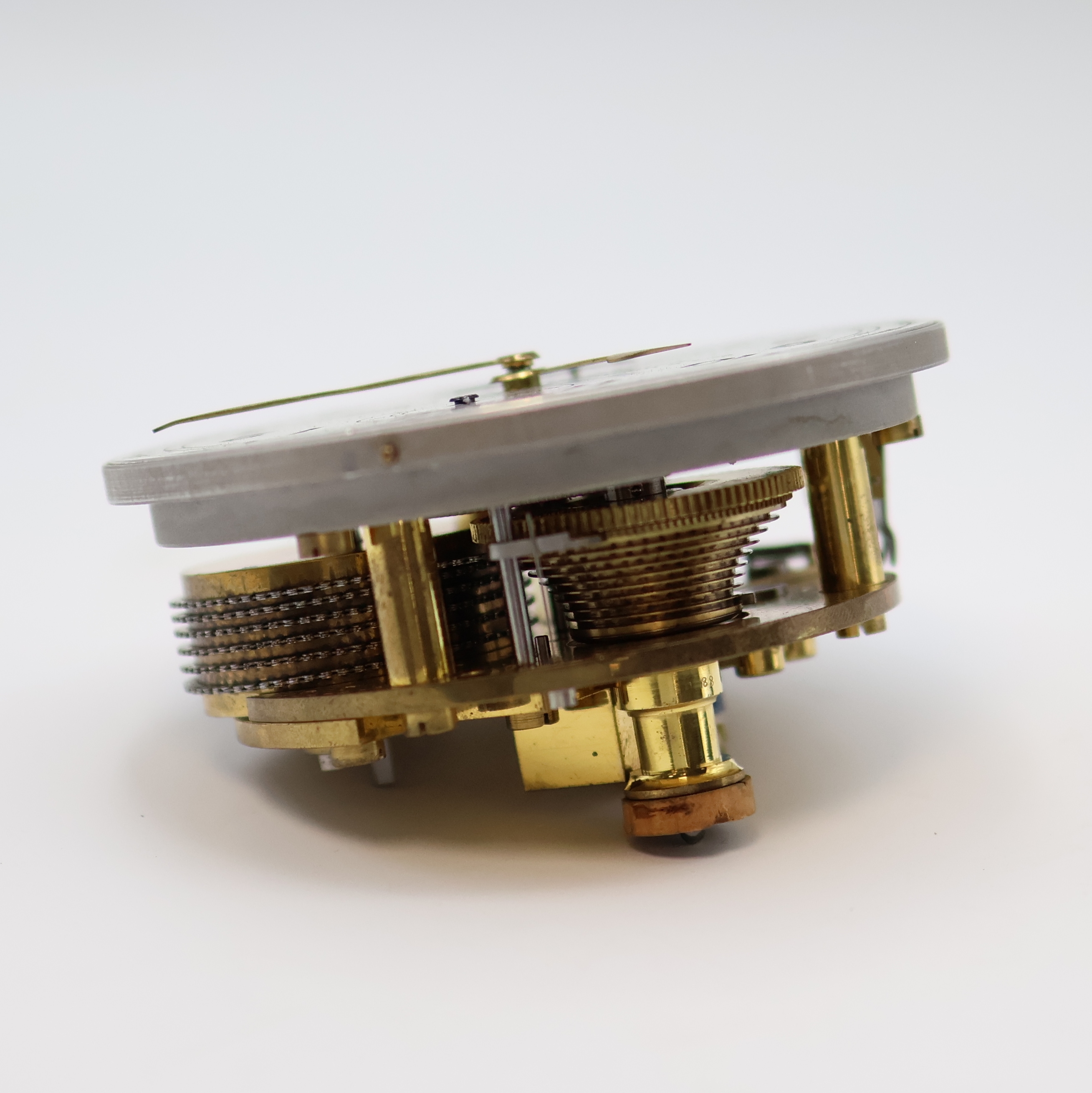 Detail d: WEMPE Chronometerwerke Marinechronometer mit Ankerhemmung ohne Holzkasten, Deutschland um 1942, geschwärztes Aluminium-Geh., Lünette verschr., ...