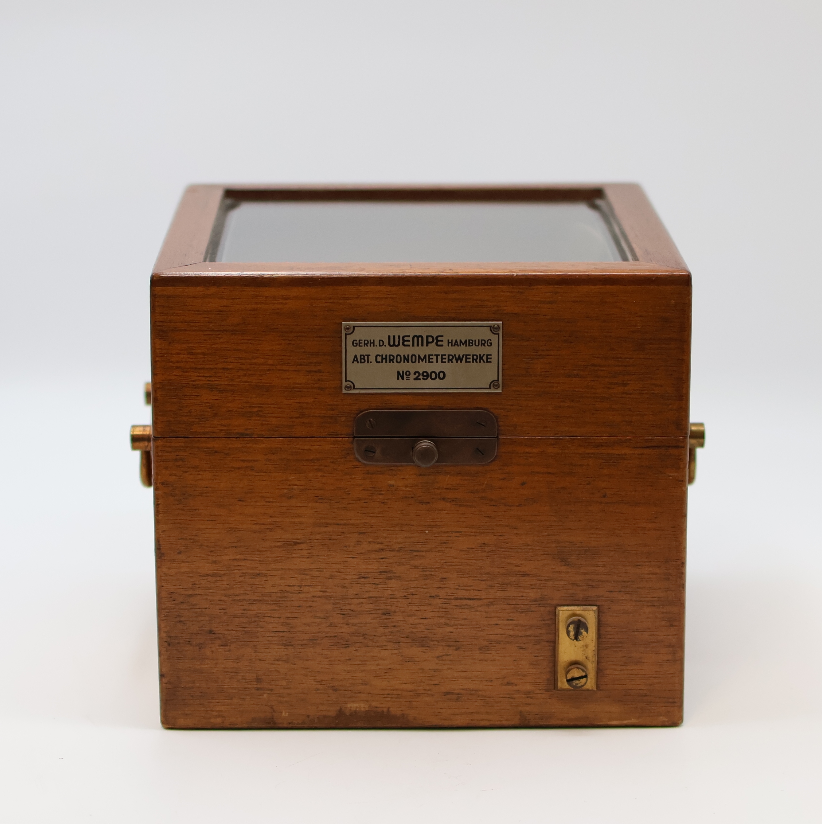 Detail b: WEMPE Marinechronometer mit Ankerhemmung, Deutschland um 1942, 2-tlg. Holzkasten, Facett-vergl., Werk u. Geh. nummerngleich, Aluminium-Geh. in ...