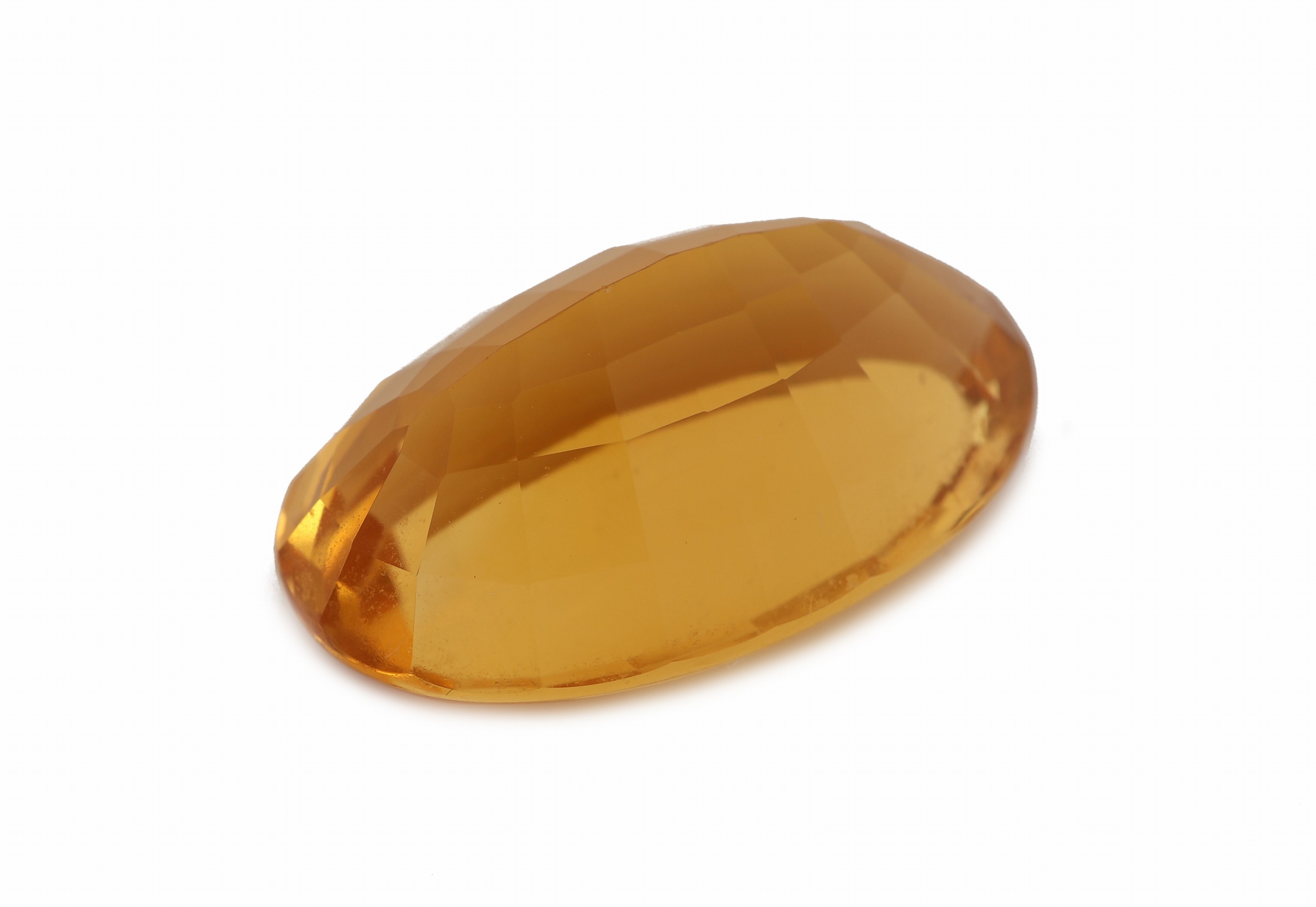 Detail b: Loser Citrin, ca. 27.52 ct, ovaler Treppenschliff, schöne Farbe
