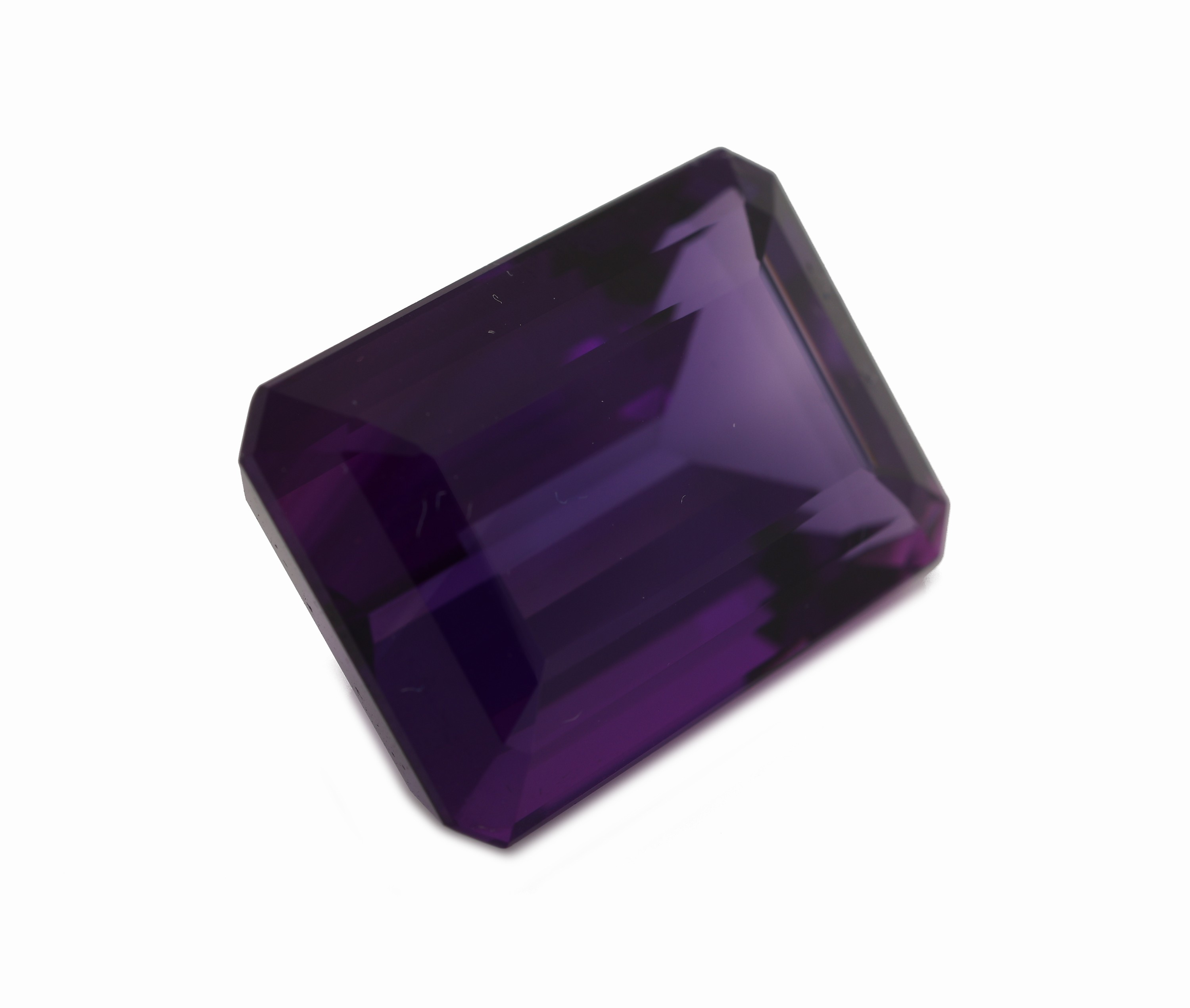 Detail a: Loser Amethyst, ca. 27.47 ct, Treppenschliff