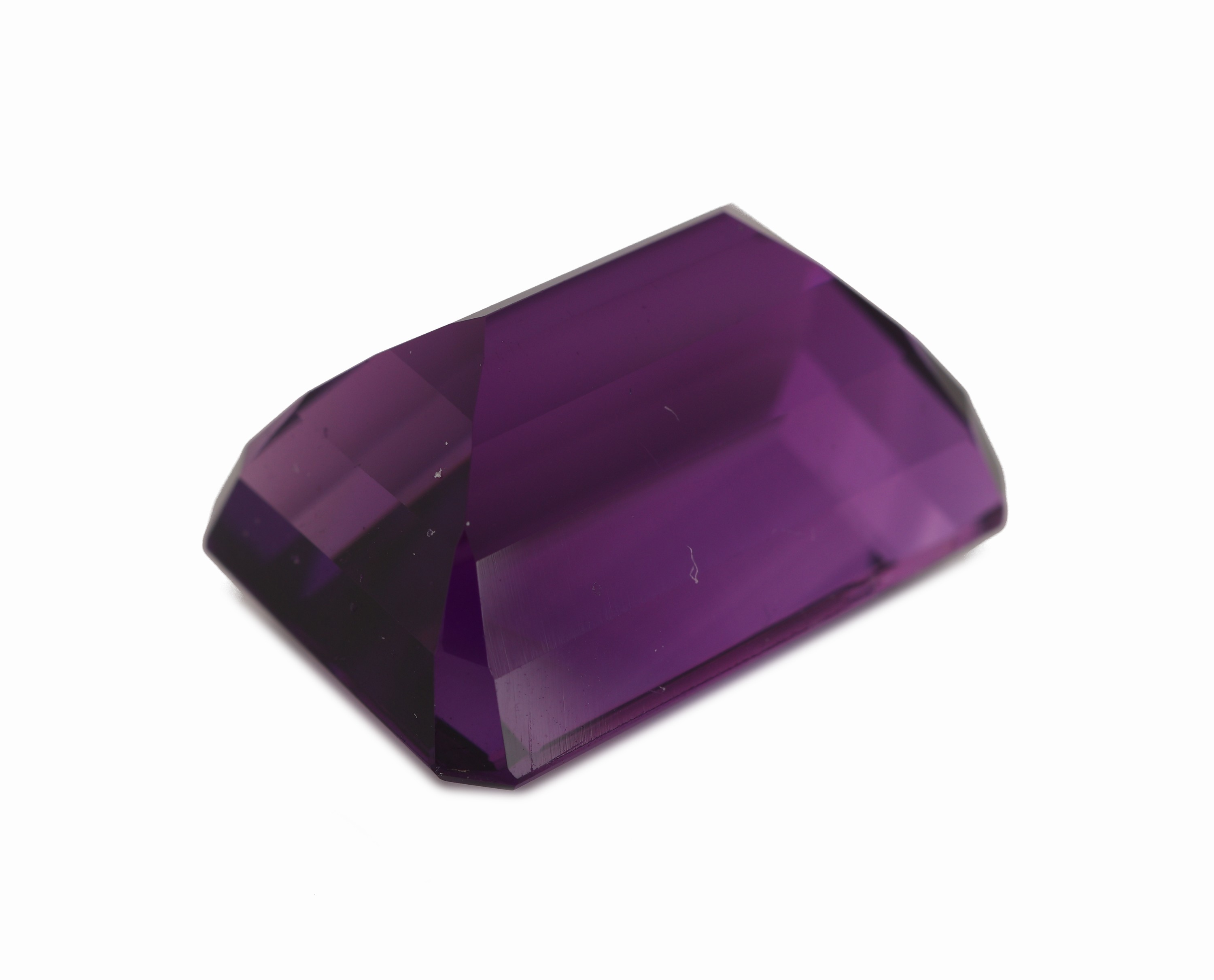 Detail b: Loser Amethyst, ca. 27.47 ct, Treppenschliff