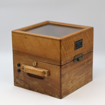 27041616b - A. LANGE & SÖHNE Marinechronometer Kaliber 48, Deutschland um 1945, vergl. 2-tlg. ...