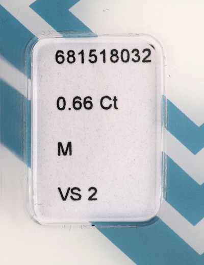 27041617a - Loser Princess Cut Diamant, 0.66 ct Getönt (M)/vs2, eingeschweißt, IGI-Expertise