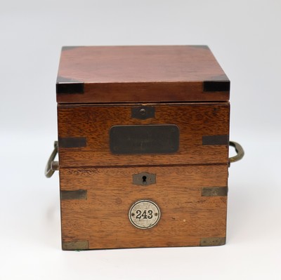 27041618a - F. DENCKER, Hamburg / ULYSSE NARDIN Marinechronometer, Schweiz um 1905, 3-tlg. ...