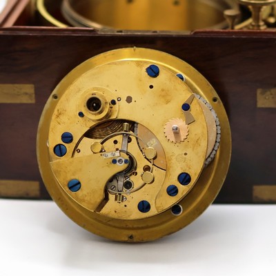 27041625d - F. DENCKER Hamburg/ULYSSE NARDIN Marinechrono-meter im nicht originalen Holzkasten, ...