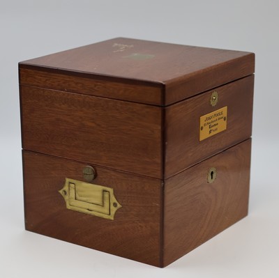 27041646b - JOHN POOLE Marinechronometer im späteren Holzkasten, England um 1880, 3-tlg. Holzkasten ...