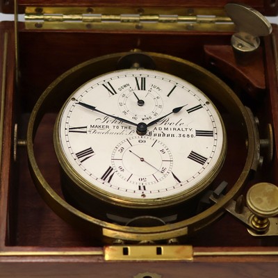 27041646c - JOHN POOLE Marinechronometer im späteren Holzkasten, England um 1880, 3-tlg. Holzkasten ...
