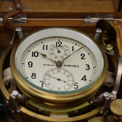 27041659a - 1. Moskauer Uhrenfabrik Luftwaffen-Chronometermit Ankerhemmung, UDSSR um 1960, 3-tlg. ...