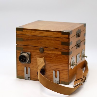 27041659c - 1. Moskauer Uhrenfabrik Luftwaffen-Chronometermit Ankerhemmung, UDSSR um 1960, 3-tlg. ...