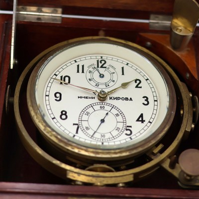27041661a - 1. Moscow Watch Factory ship´s chronometer no. 2422 of the tanker ´Leninsk´, USSR around ...