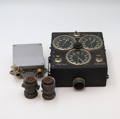 27041664g - 1. Moskauer Uhrenfabrik Luftwaffen-Chronometer Nr. 2610 mit Ankerhemmung und Zubehör, ...