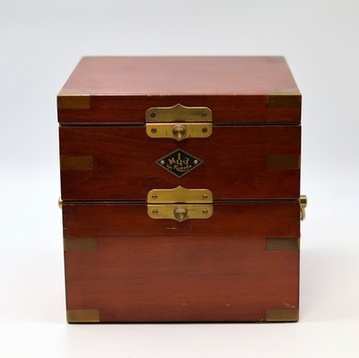 27041665b - 1. Moskauer Uhrenfabrik Marinechronometer, UDSSR um 1958, 3-tlg. Holzbox, seitl. ...