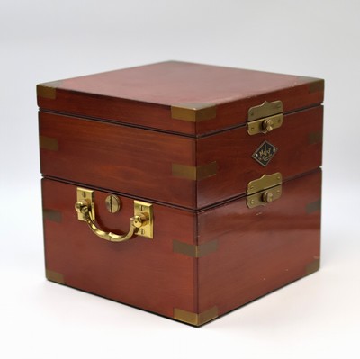 27041665c - 1. Moskauer Uhrenfabrik Marinechronometer, UDSSR um 1958, 3-tlg. Holzbox, seitl. ...