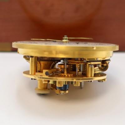 27041665h - 1. Moskauer Uhrenfabrik Marinechronometer, UDSSR um 1958, 3-tlg. Holzbox, seitl. ...