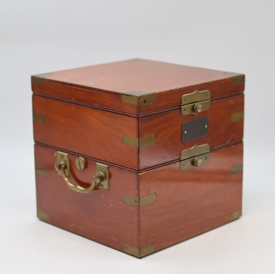 27041666c - 1. Moskauer Uhrenfabrik Marinechronometer, UDSSR um 1965, 3-tlg. Holzkasten, seitl. ...