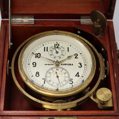 27041667a - 1. Moskauer Uhrenfabrik Marinechronometer, UDSSR um 1965, 3-tlg. Holzbox, seitl. ...