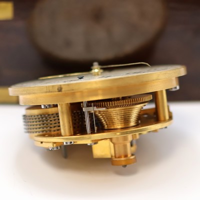 27041667f - 1. Moskauer Uhrenfabrik Marinechronometer, UDSSR um 1965, 3-tlg. Holzbox, seitl. ...
